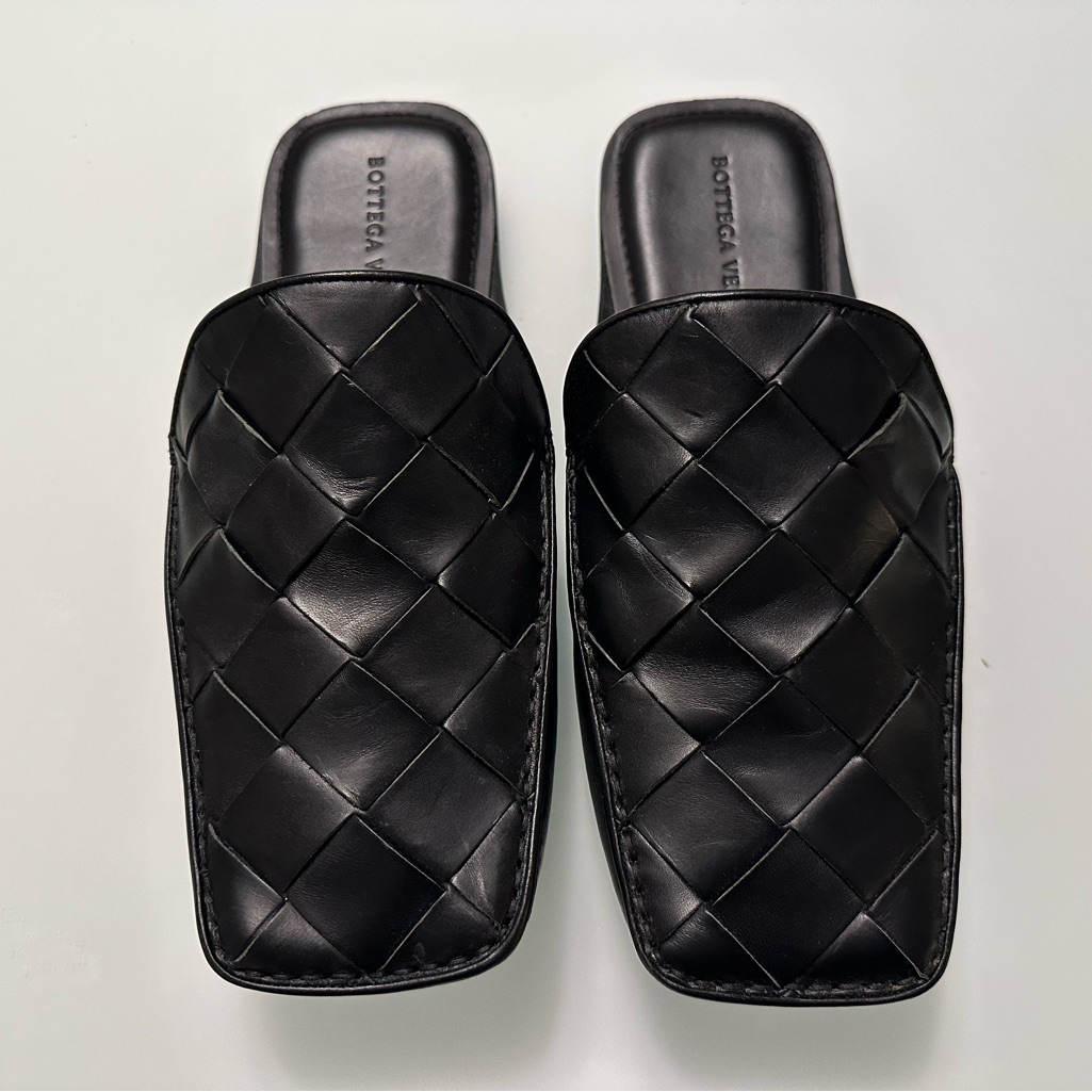 Bottega Veneta Black Intrecciato Leather Mens Slides Size 43